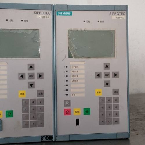 7SJ686-A 测控装置 成色如图 就屏幕顶上的边有