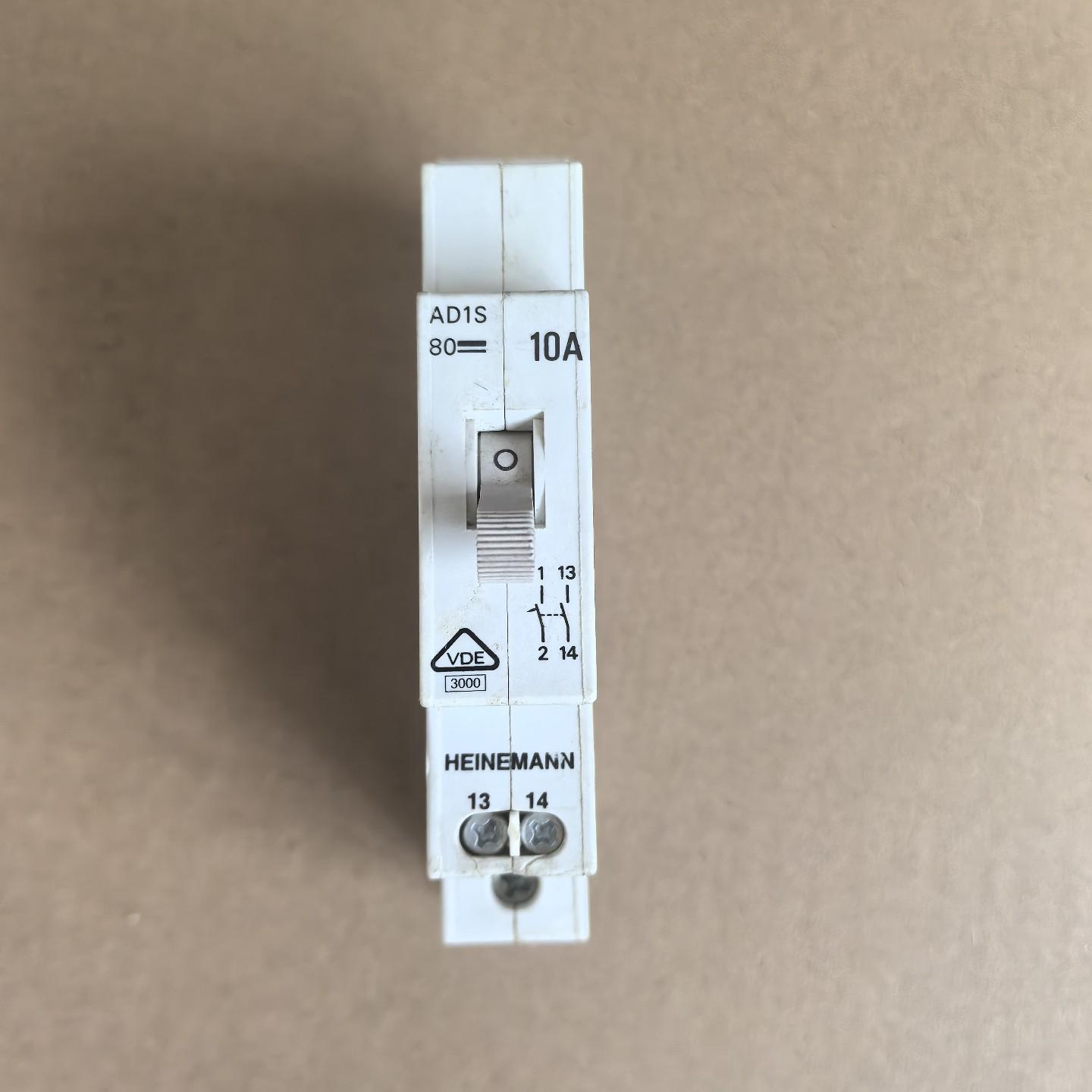 AD1S-Y59-10断路器AD1S-B2-A0-DN美国1