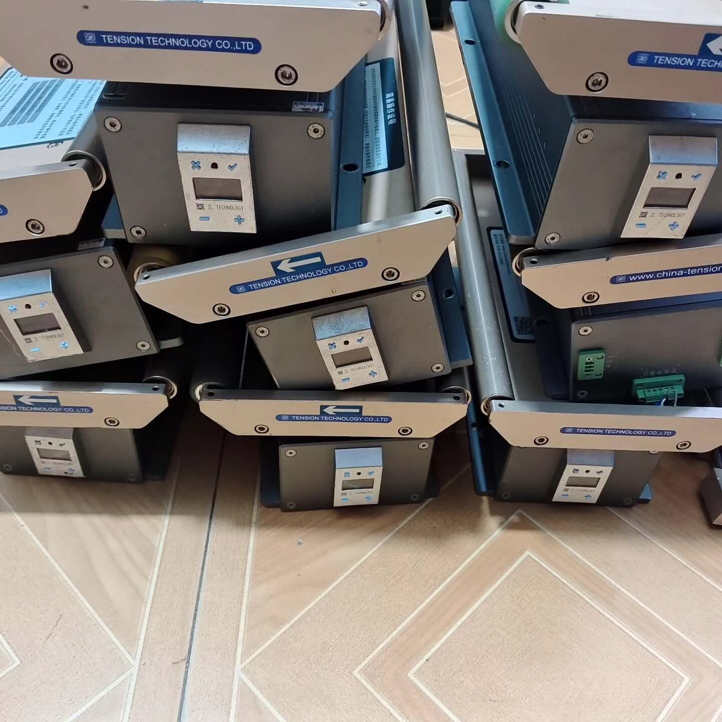 纠偏器EPC320H 输入电源24V/2A 功率48w 辊轮