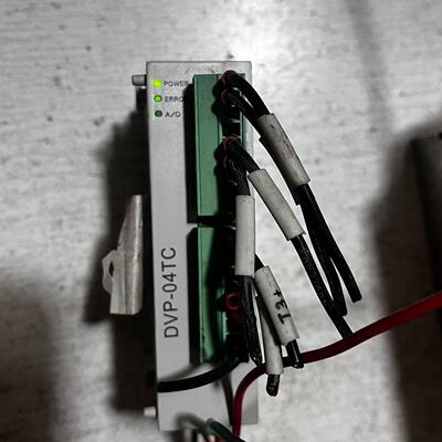 台达温度模块DVP04TC一S  拆机 底部有裂痕