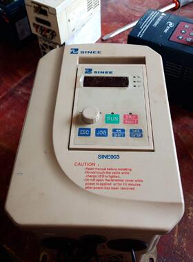 正弦变频器SlNE003-4R0 4.0KW 380V实物图