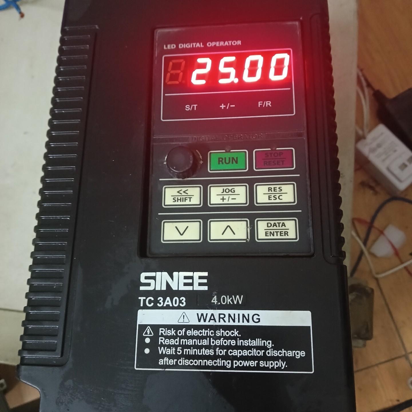 正弦变频器4KW TC3A03-4R0-3CB  实物拍摄