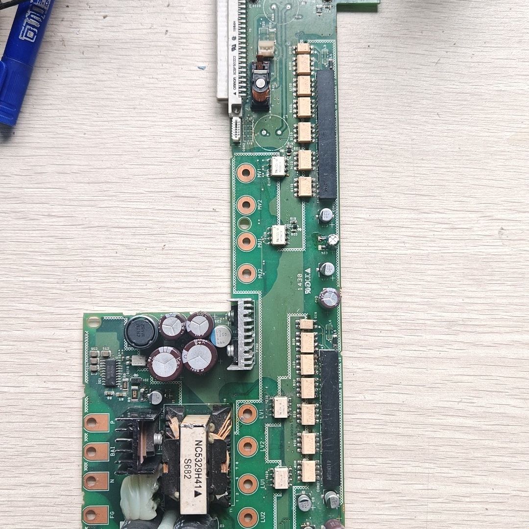 RM162C-V2驱动器电路板 实物拍摄 成色如图所示。