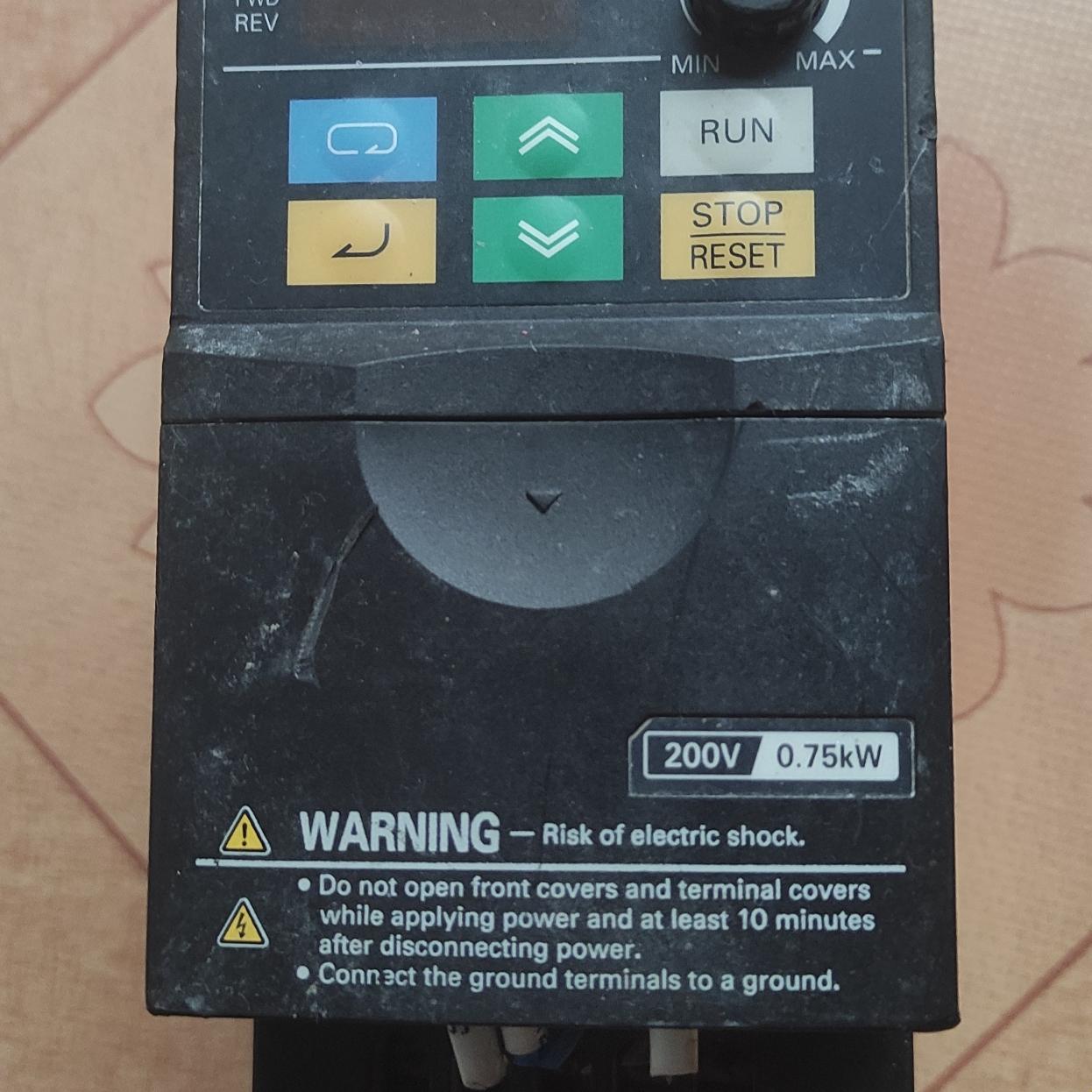 PLC变频器3G3JZ-AB007(0.75KW)拆机