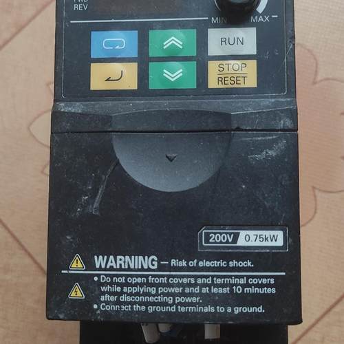PLC变频器3G3JZ-AB007(0.75KW)拆机