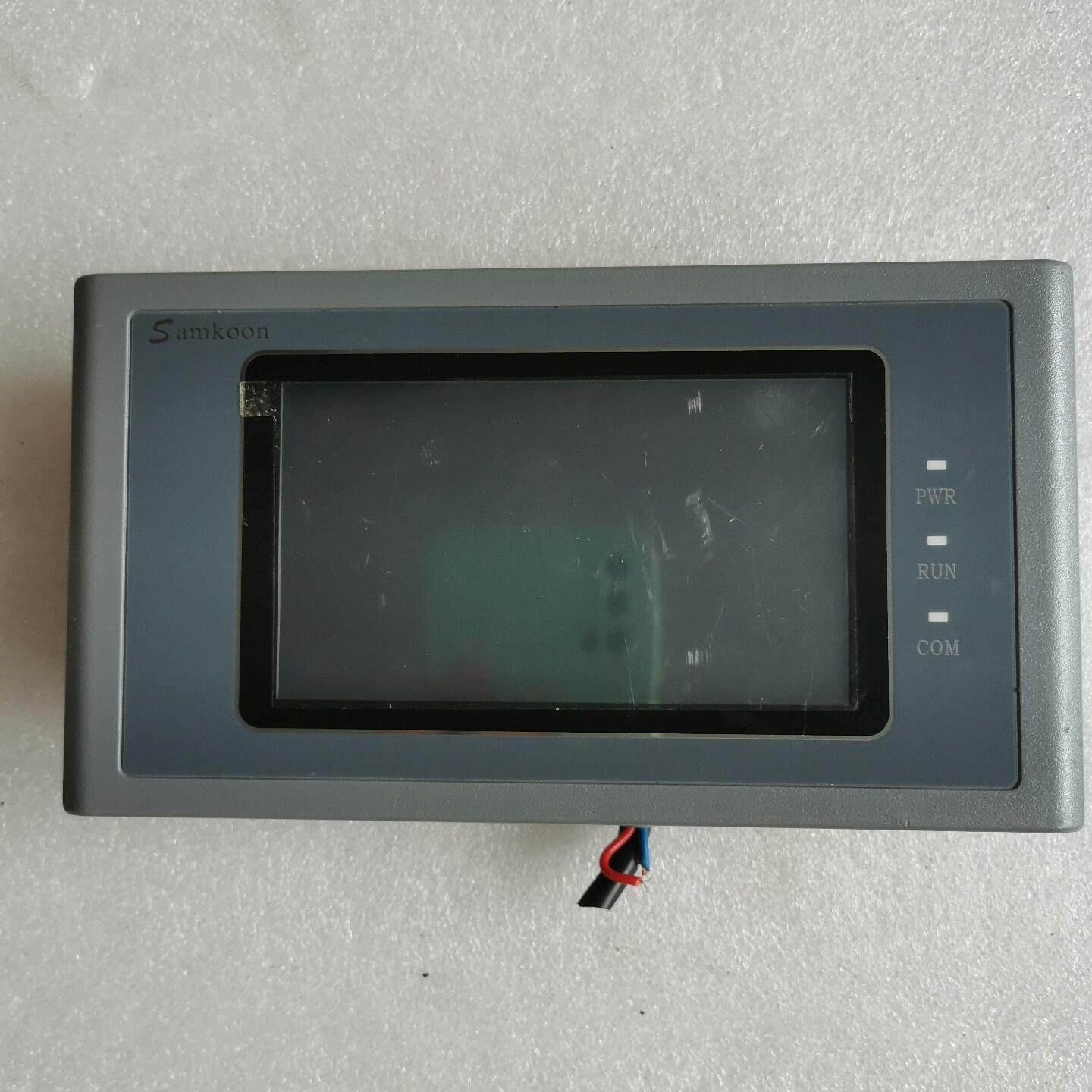 显控触摸屏SK-043HE 4.3寸 24V供电 实物拍摄。