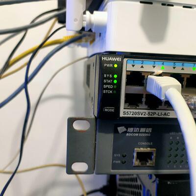 网络交换机S5720SV2-52P-LI-AC 增强以太