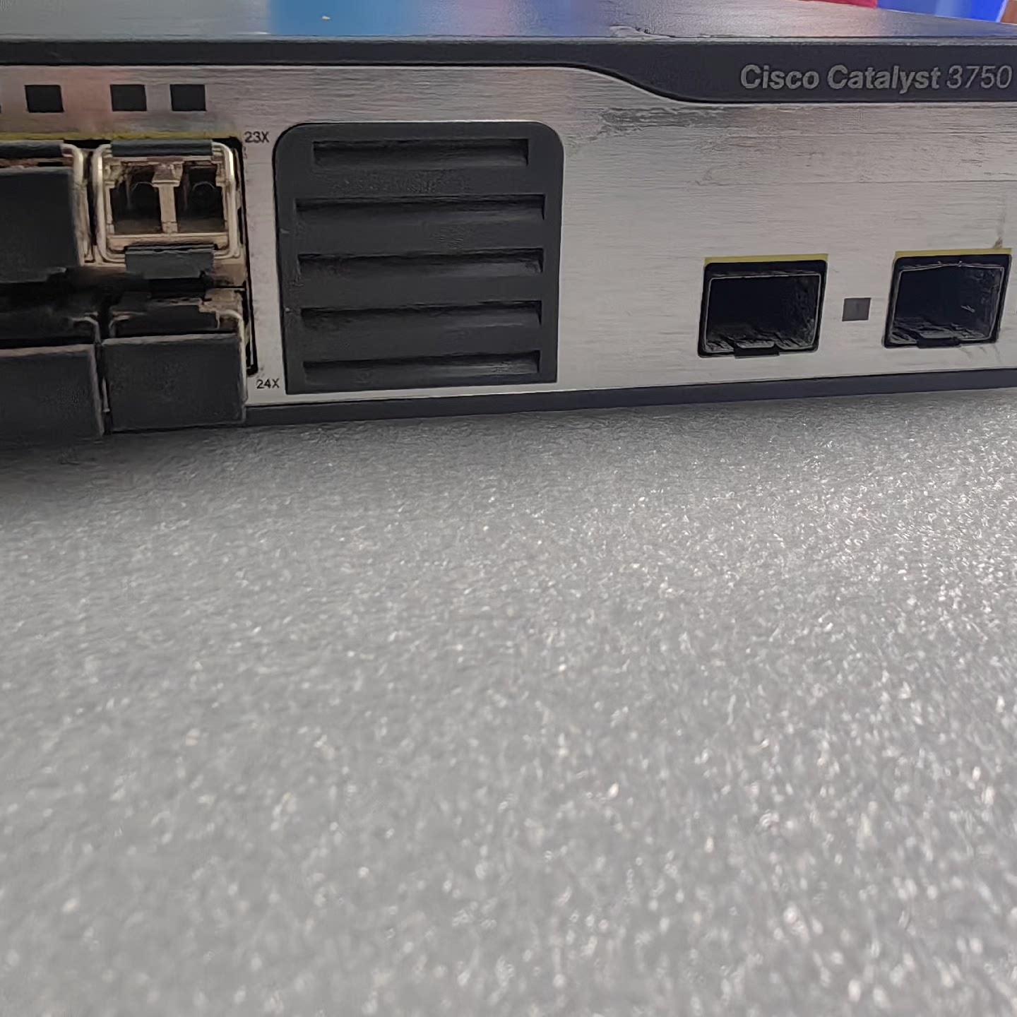 Cisco WS-C3750V2-24FS-S 24口百