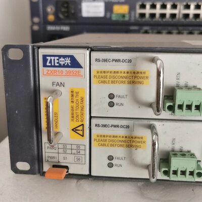 ZXR10 3952E没有用过就是放的不好有灰尘按拆