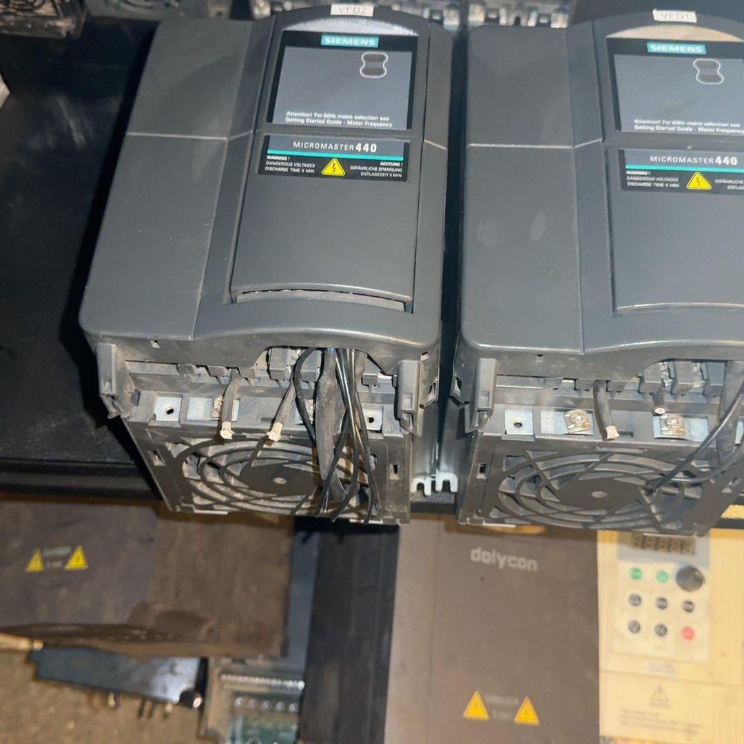 拆机变频器2.2kw两台6SE6440-2UD22-2