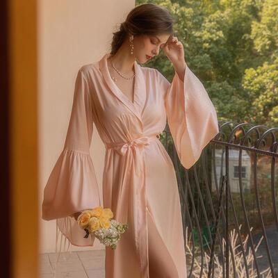 新款直销bride新娘晨袍女士羽毛睡袍婚礼化妆伴娘团结婚和服缎面