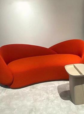 设计师橙色弧形沙发现代简约客厅大户型售楼处洽谈美容院接待沙发