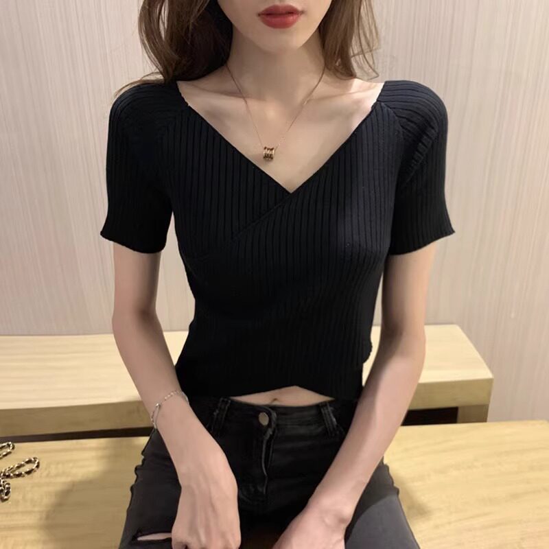黑色V领针织衫女2026年夏季新款气质设计感小个子短款短袖T恤上衣