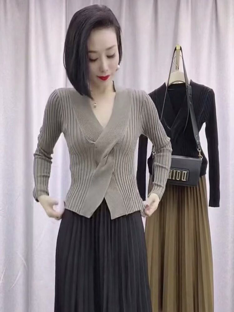 针织衫女春秋2026新款修身显瘦不规则设计感短款V领毛衣打底上衣