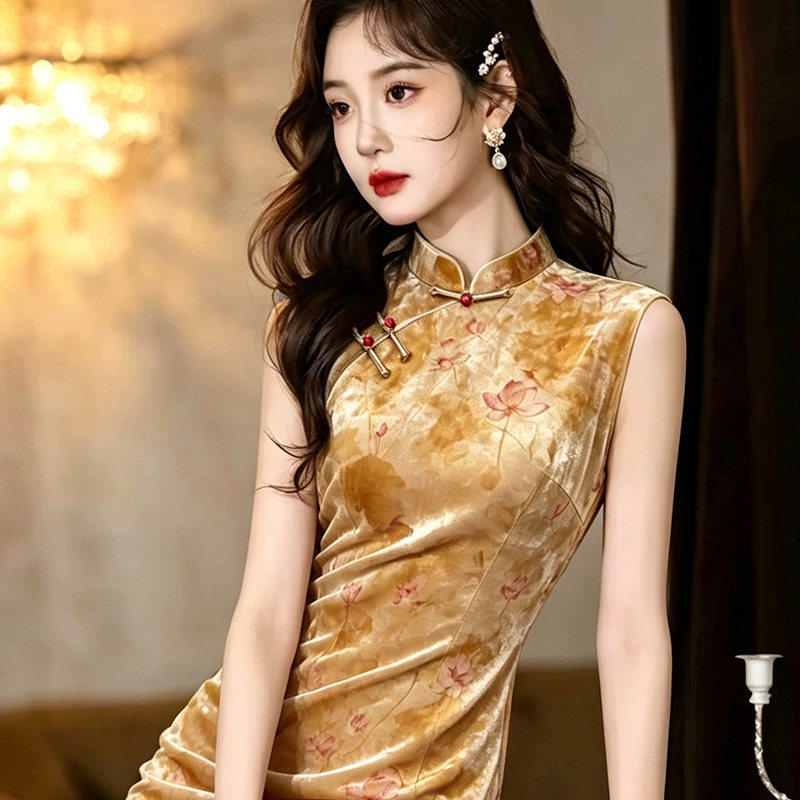 金黄色丝绒新中式无袖秋季长款改良旗袍2026新款年轻款女日常秋冬