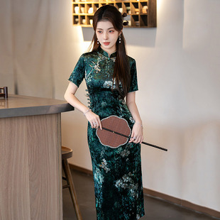 绿色丝绒国风新中式长款旗袍2026秋新款年轻款女复古收腰大码胖mm