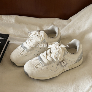 小卤球球 厚底小白鞋春季2026新款运动板鞋子女小个子显高德训鞋