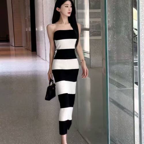 条纹长款一字领包臀抹胸连衣裙