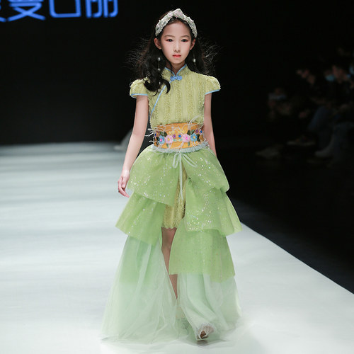 女童国潮t台走秀拖尾古筝礼服