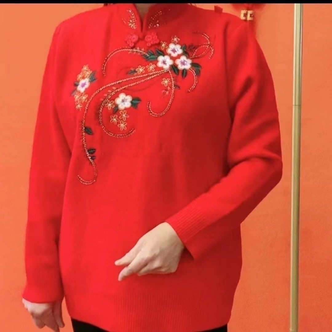 中国刺绣风红色盘扣女中