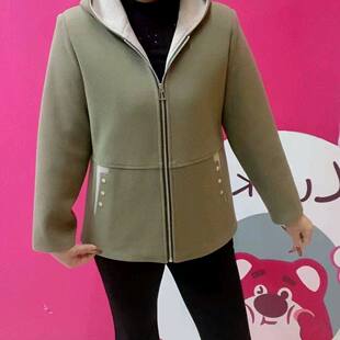 春秋中老年女装连帽新款休闲时尚洋气上衣妈妈百搭显短款宽松外套