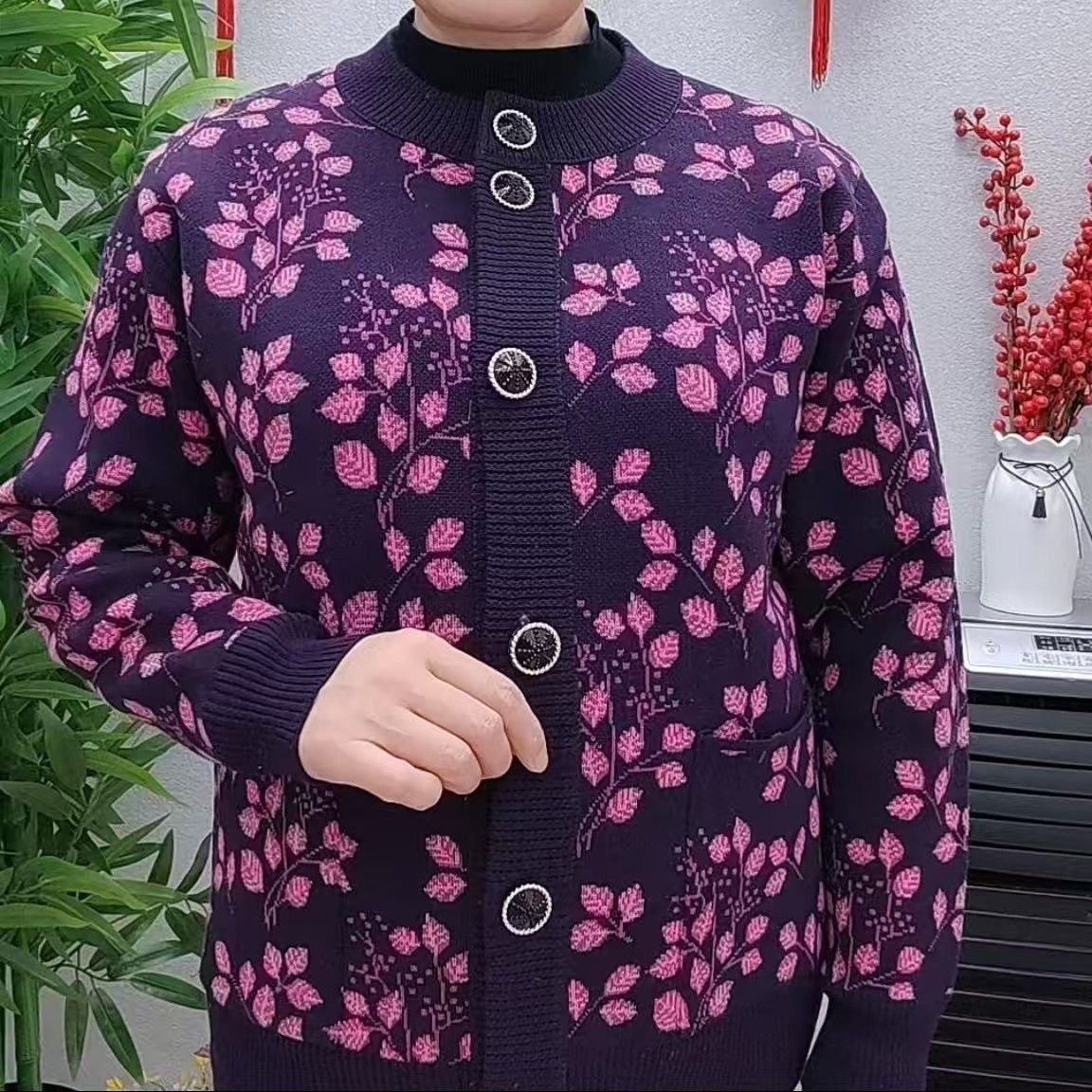 中老年妈妈紫色印花针织