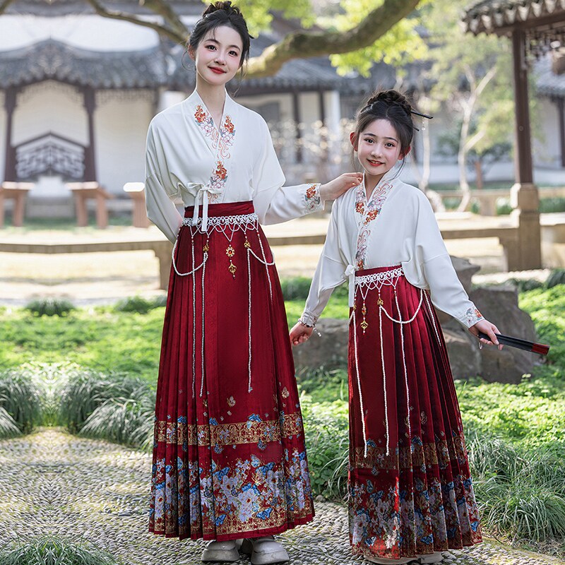 新中式织金马面裙母女汉服套装图片