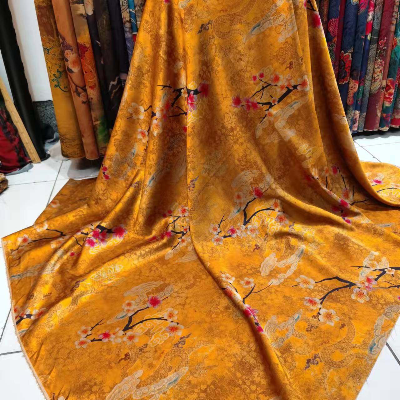 新品香云纱布料批发红云纱花罗缎旗袍碎花面料数码印花工厂直供,纺织面料/辅料/配套,印花面料,淘宝优惠券,粉丝福利购,淘宝优惠卷