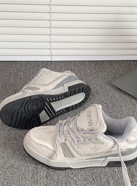 港风复古小众灰色板鞋男ins潮2026春季新款情侣百搭运动休闲鞋子