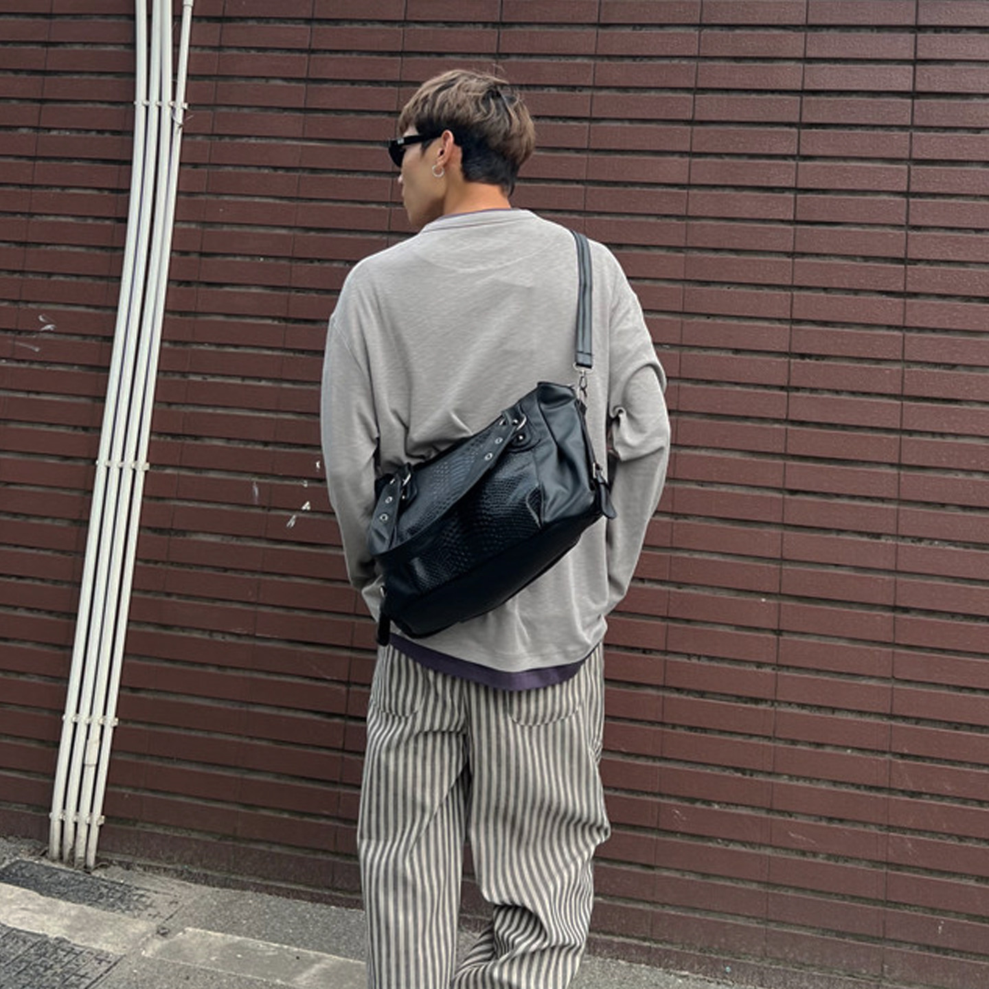 NIN设计款港风原宿单肩斜挎通勤大容量手提男女生百搭机车托特包