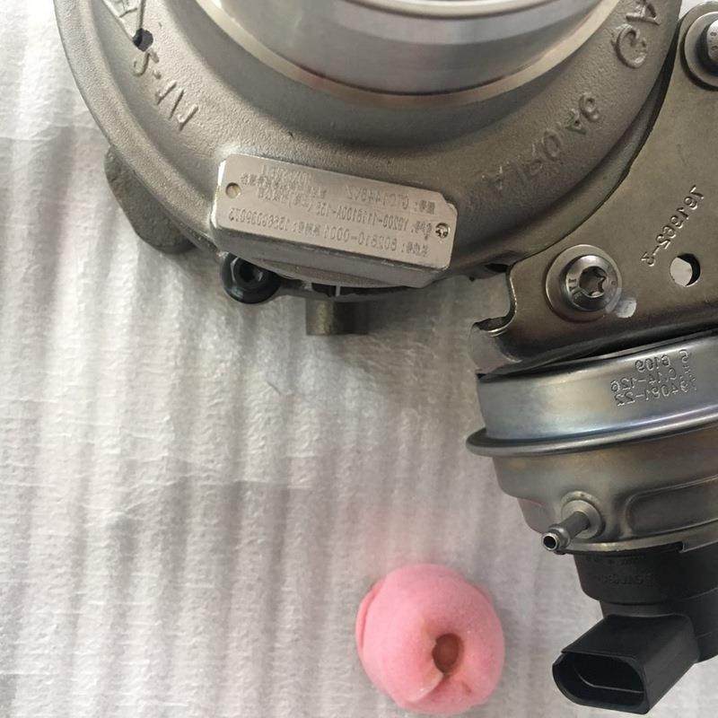 玉柴YC4D20 4D30发动机原厂涡轮增压器空压泵 GTC14V 802810-5001