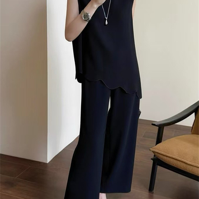 波纹花边醋酸上衣+九分休闲裤