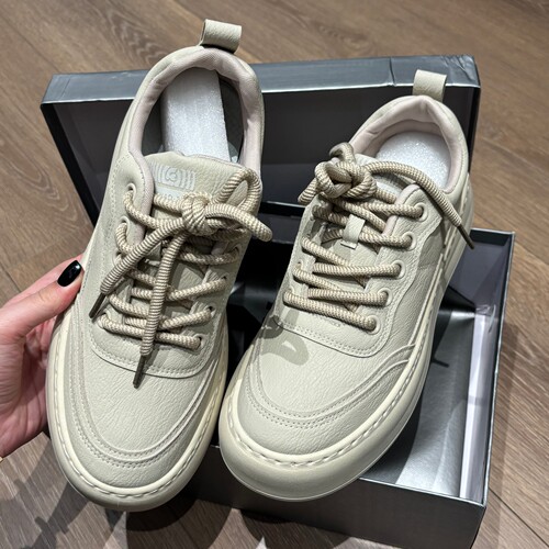 细腻超纤皮时尚简约系带休闲板鞋