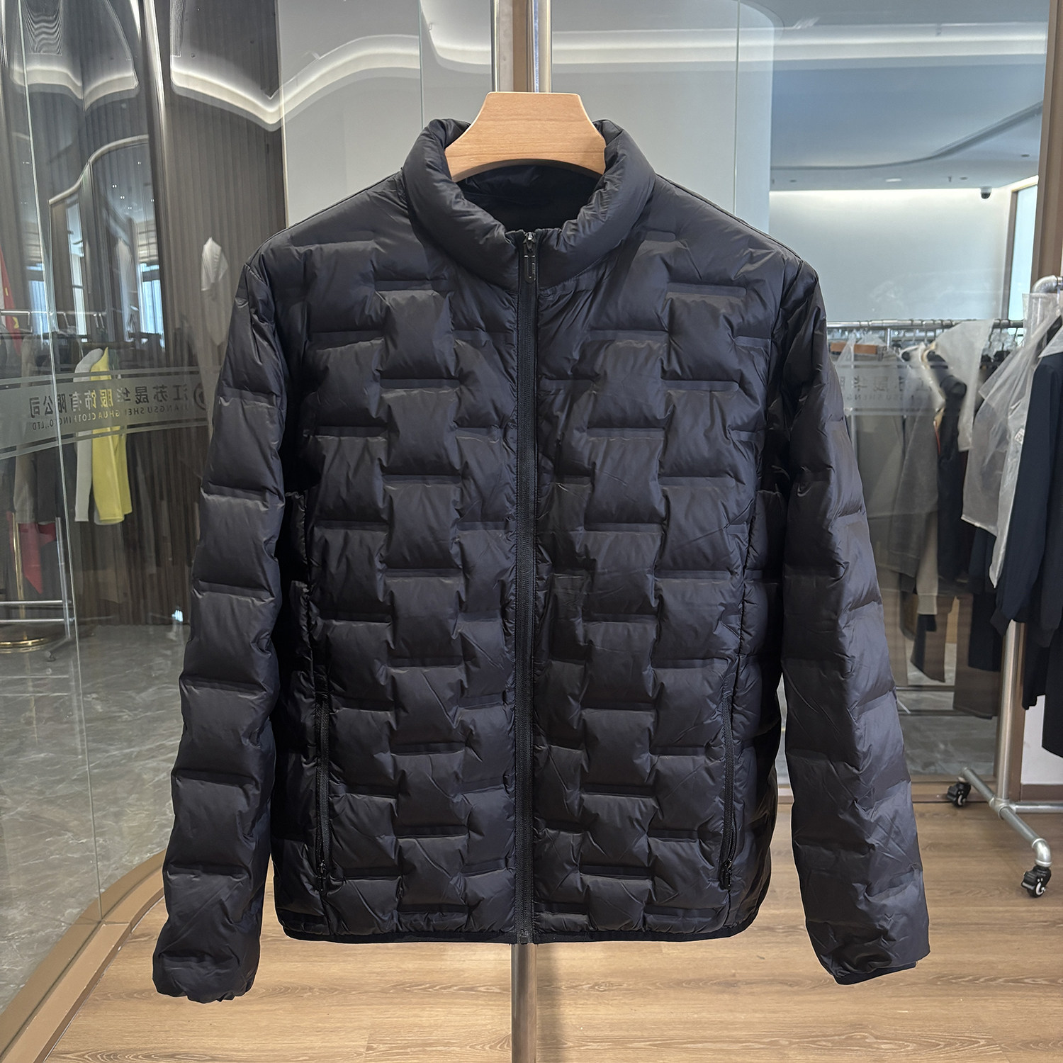 轻薄系列压胶冲绒领保暖羽绒服