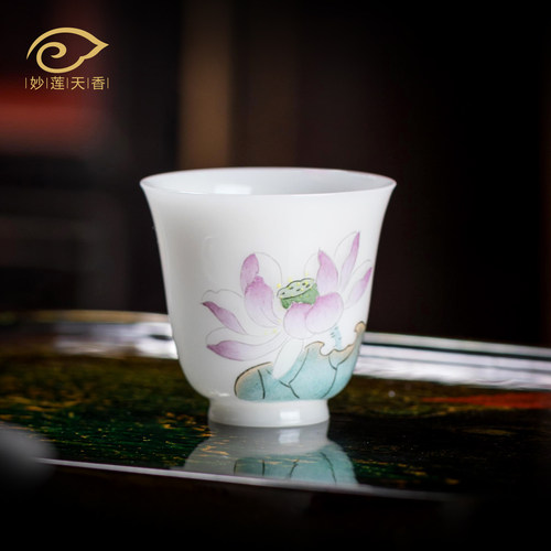 高档白皙玉泥手绘荷花品茗杯