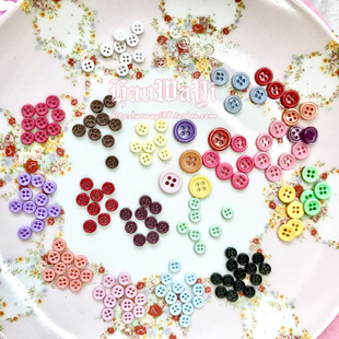 DIY迷你娃衣人偶带边四孔眼纽扣红黄蓝黑白粉透明直径6mm2元20枚