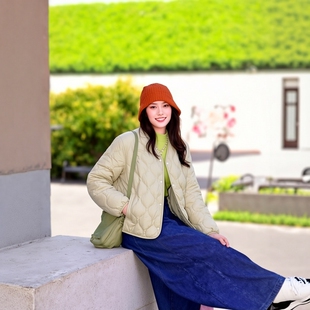 万丽（服饰）女士V领绗缝轻薄女装淑女无帽女士外套羽绒服