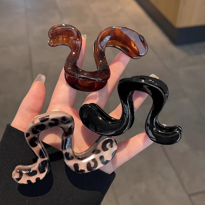 简约抓夹女高级感25新款