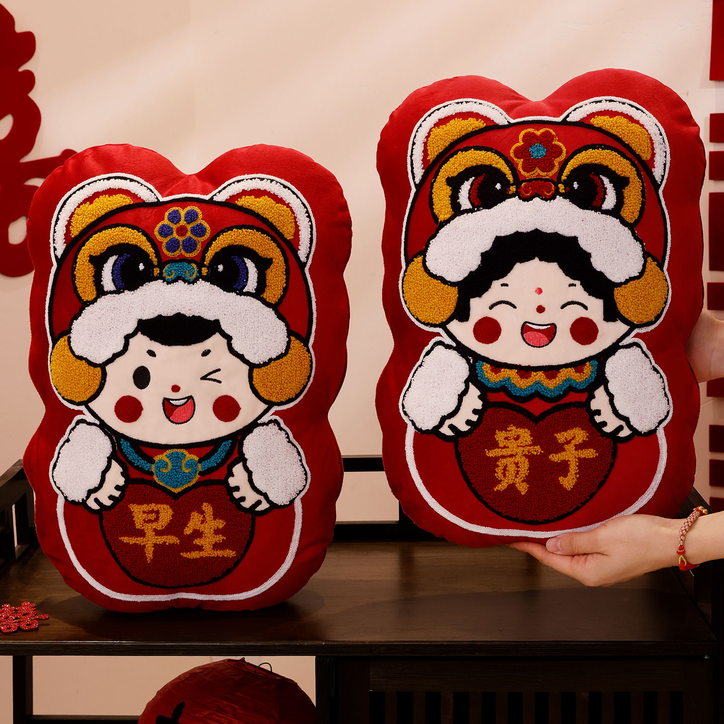 新婚喜字红色压床娃娃一对