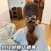 秋冬毛绒豹纹蝴蝶结抓夹丸子头神器发饰2025新款 后脑勺头发发夹子