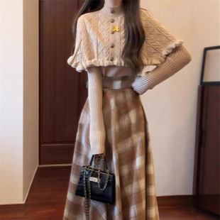 法式斗篷毛衣连衣裙子女秋冬季2025新款美拉德穿搭小香风套装长裙