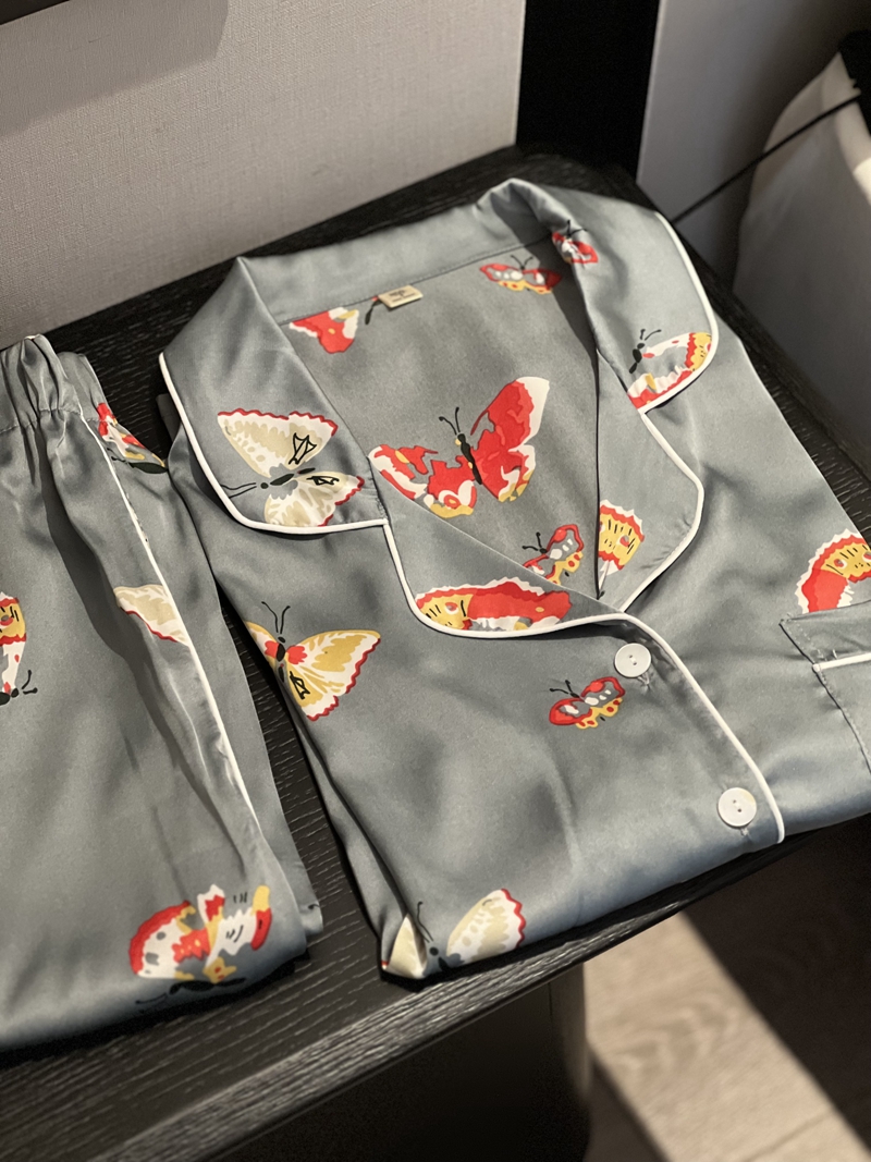 奢华美单女丝绸家居服
