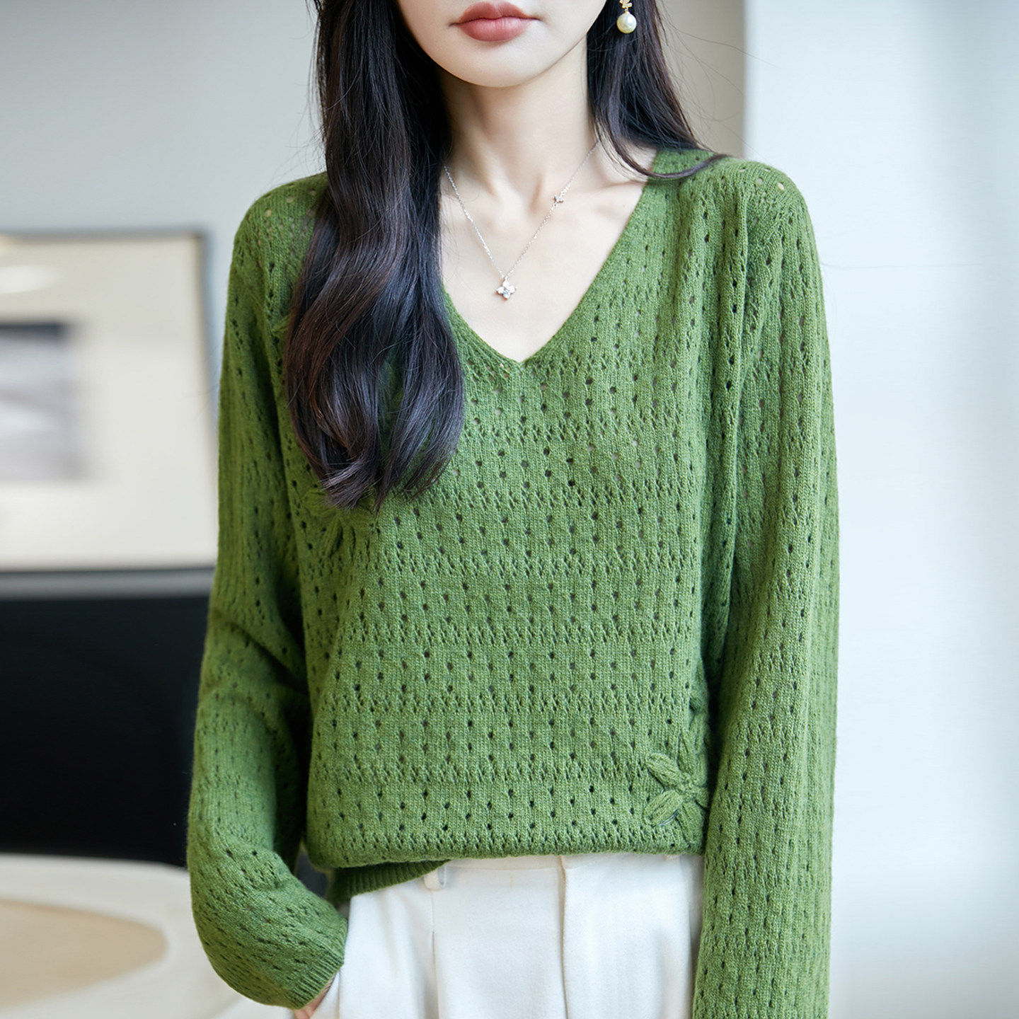 2026新款V领镂空秋季大码针织打底衫女洋气中老年女装上衣毛衣