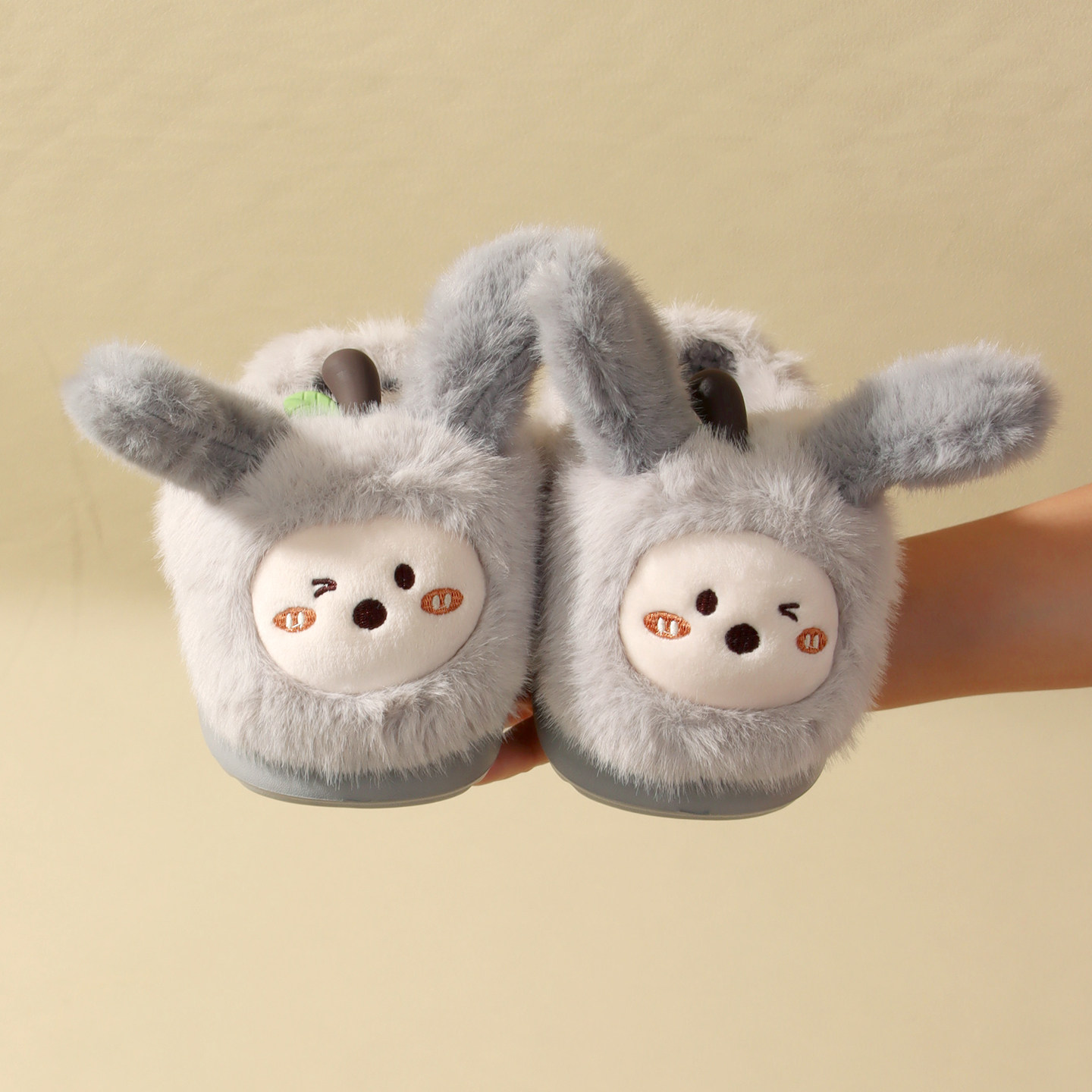 新款可爱兔子卡通儿童棉拖鞋男孩女生毛绒保暖家居厚底轻便棉拖冬