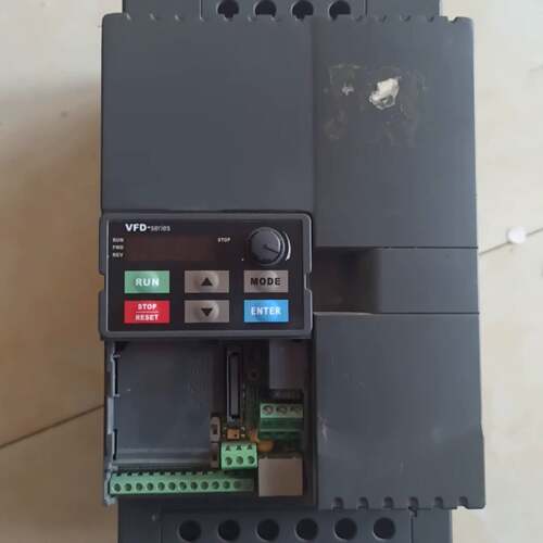 可维修台达变频器一台，5.5kw，成色如图，包好，需要的私议价