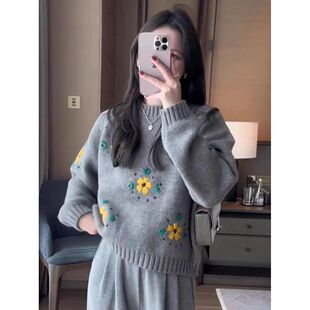 绣花毛衣女秋冬加厚打底衫套头宽松2026新款圆领短款针织上衣百搭