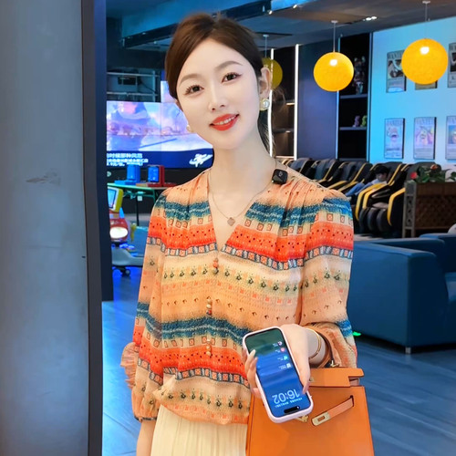 现货 浅橘听风~时尚气质V领百搭夏款中袖显瘦宽松T恤上衣印花遮肚