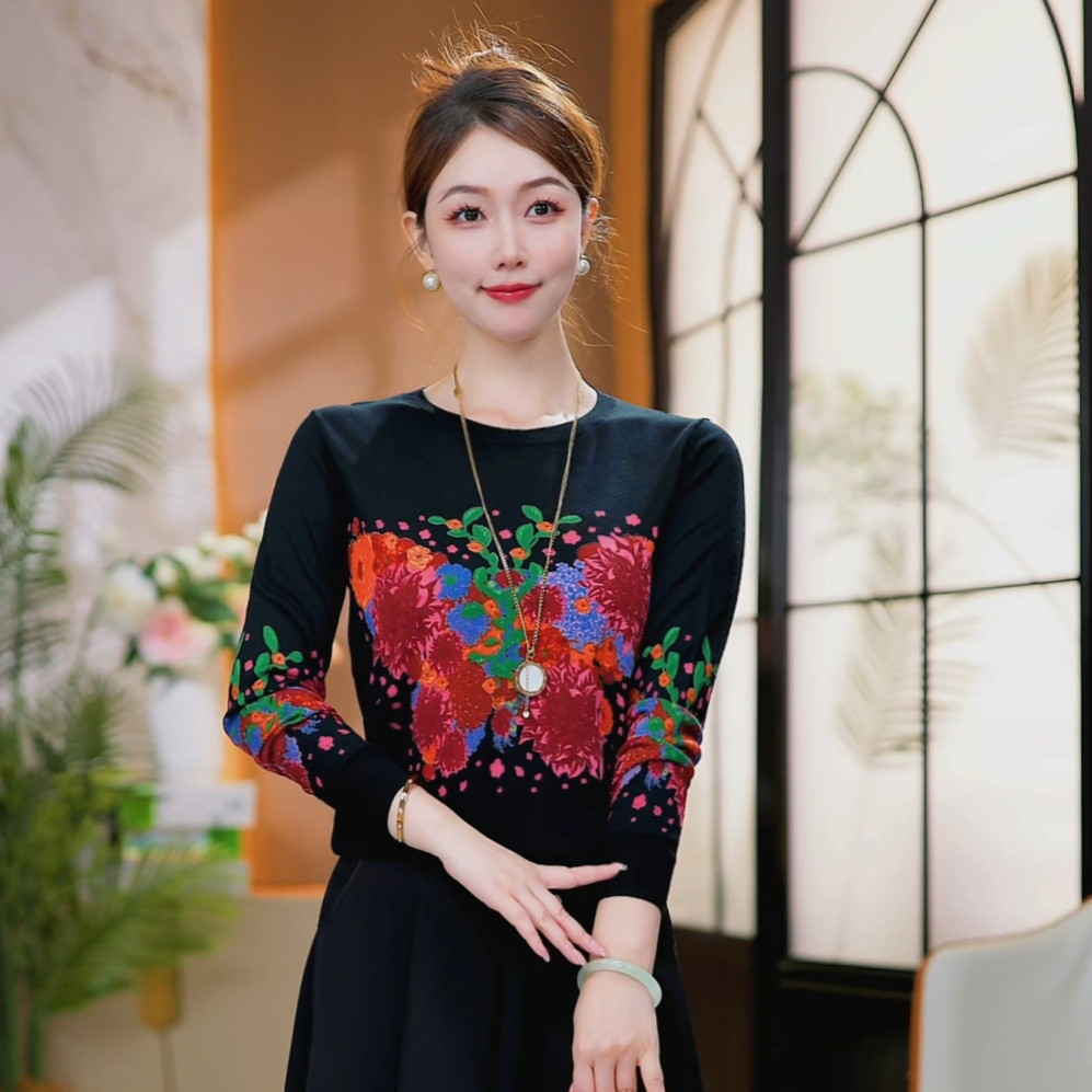 现货 蝴蝶花语~软糯舒适提花针织衫修身气质长袖圆领套头打底衫秋