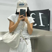 慵懒风休闲运动枕头包新款轻便大容量男女包健身吐司包旅行斜挎包