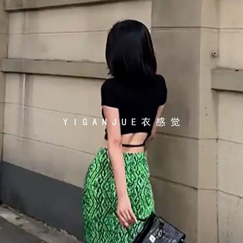 暗夜出街，背影杀来袭！短款T恤